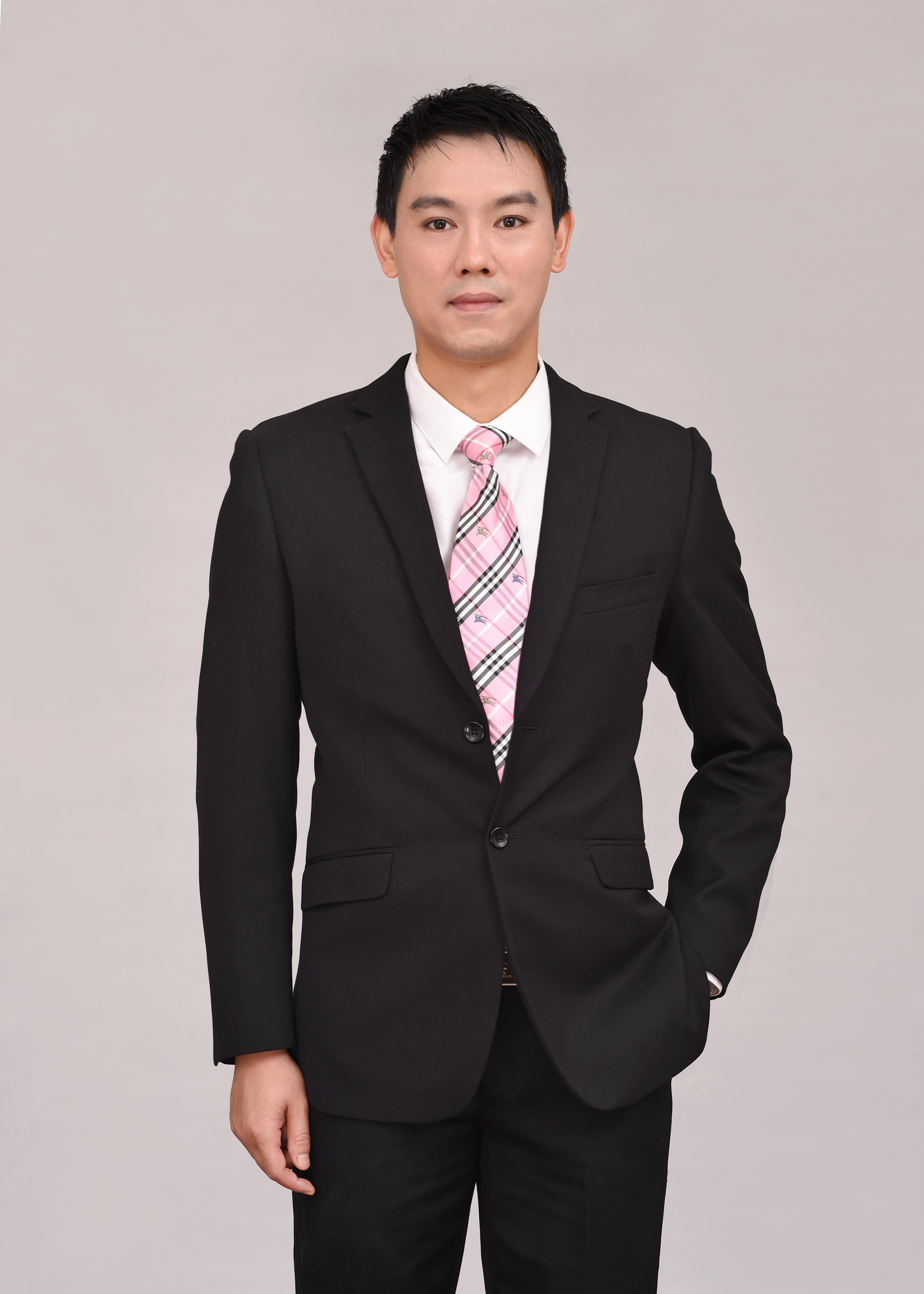郑良芬 视觉与舞美负责人